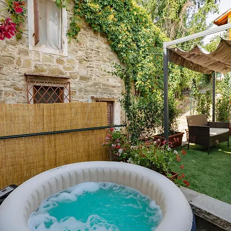 Feriehus Alberta - Rustic With Jacuzzi Borselli