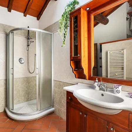 Alberta - Rustic With Jacuzzi Borselli