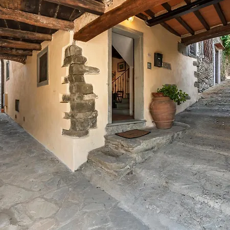 Vakantiehuis Alberta - Rustic With Jacuzzi Borselli